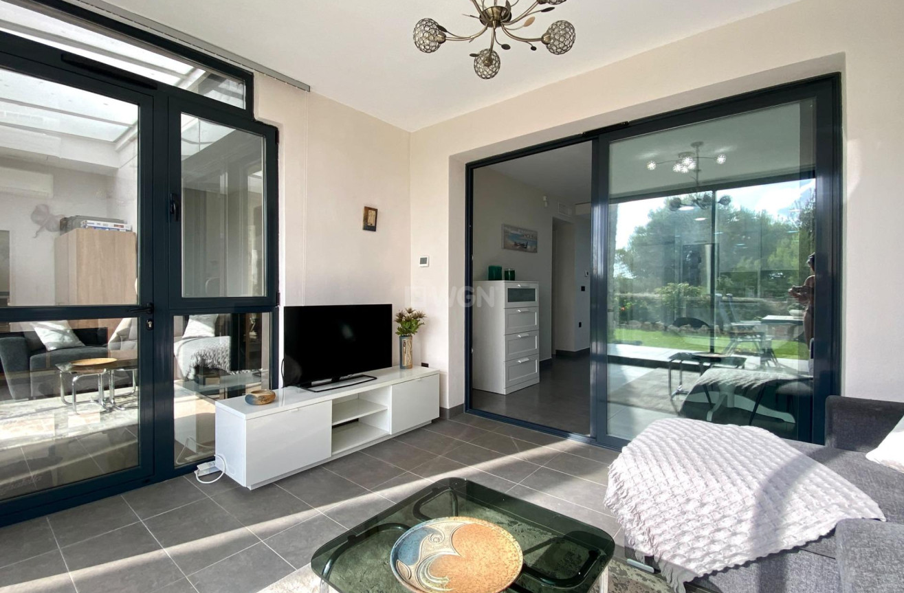 Odsprzedaż - Bungalow - Orihuela Costa - Las Ramblas