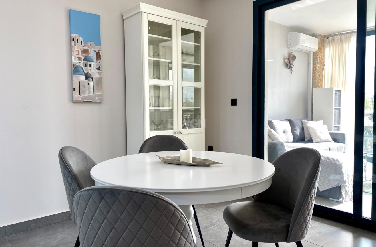 Odsprzedaż - Bungalow - Orihuela Costa - Las Ramblas
