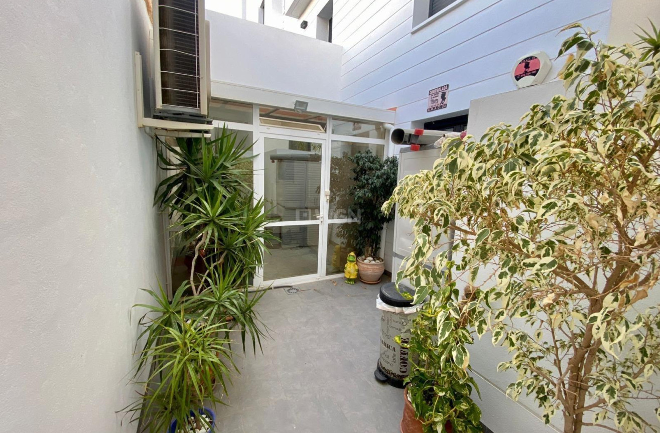 Odsprzedaż - Bungalow - Orihuela Costa - Las Ramblas