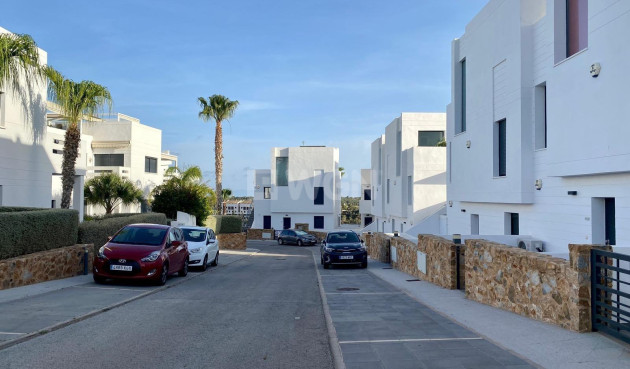 Odsprzedaż - Bungalow - Orihuela Costa - Las Ramblas