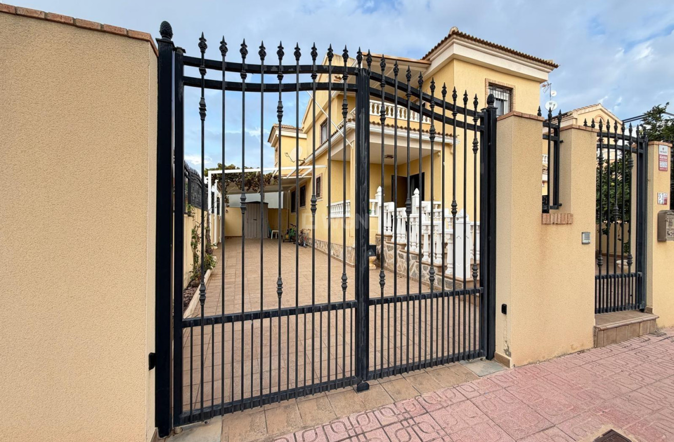 Resale - Villa - Orihuela Costa - Lomas De Don Juan