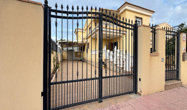Resale - Villa - Orihuela Costa - Lomas De Don Juan