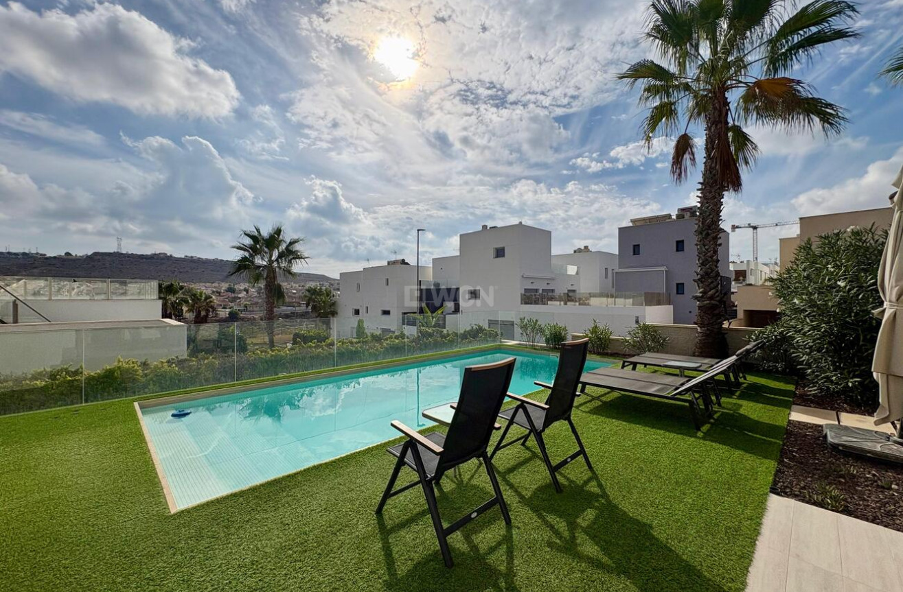 Odsprzedaż - Villa - Benijofar - Costa Blanca