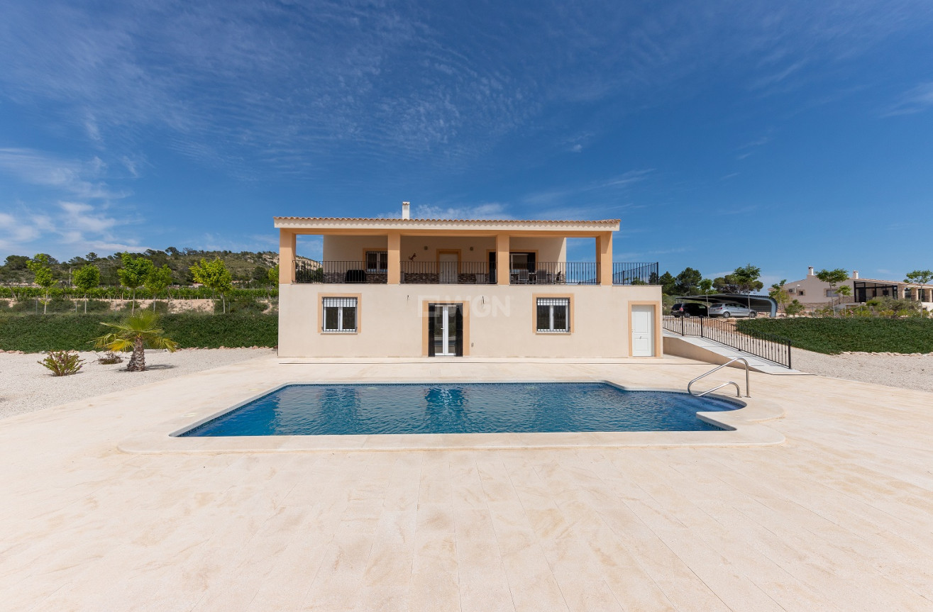 Resale - Villa - La Romana - Inland