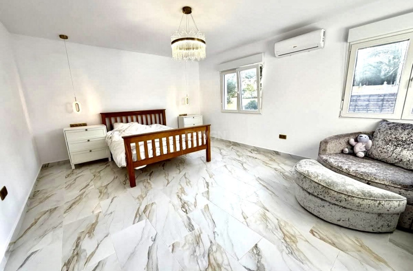 Resale - Villa - Villamartin - Costa Blanca