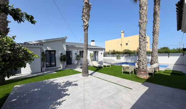 Resale - Villa - Torrevieja - Punta Prima