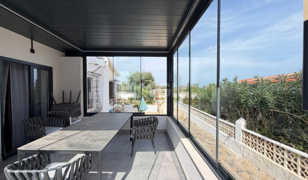 Resale - Villa - Torrevieja - Punta Prima