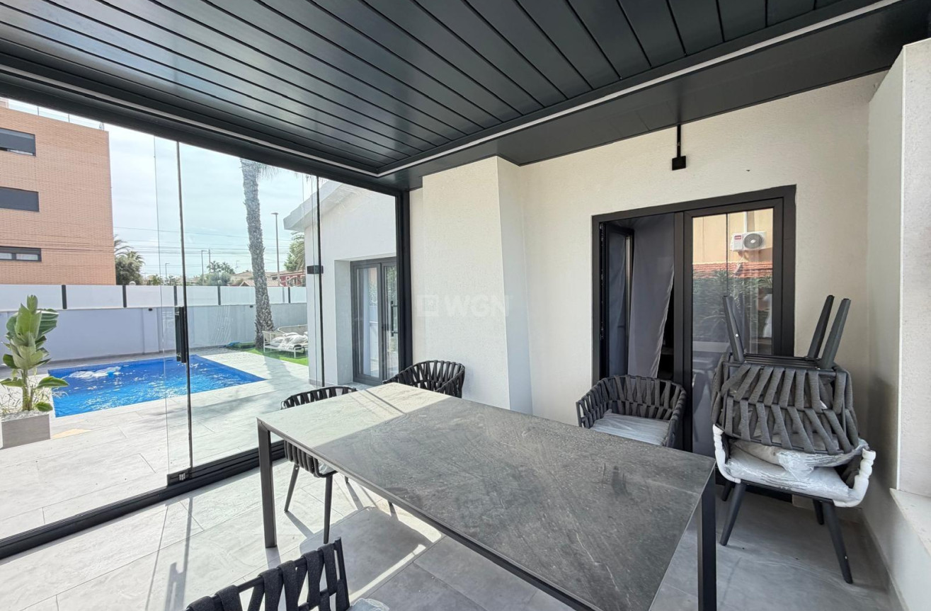 Resale - Villa - Torrevieja - Punta Prima