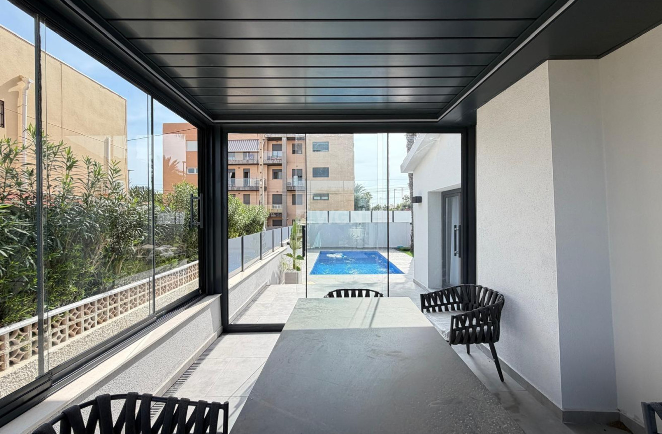 Resale - Villa - Torrevieja - Punta Prima