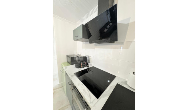 Wiederverkauf - Wohnung - Torrevieja - Centro