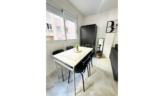 Wiederverkauf - Wohnung - Torrevieja - Centro