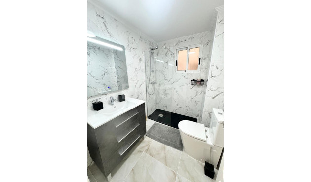 Wiederverkauf - Wohnung - Torrevieja - Centro