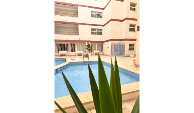 Wiederverkauf - Wohnung - Torrevieja - Centro