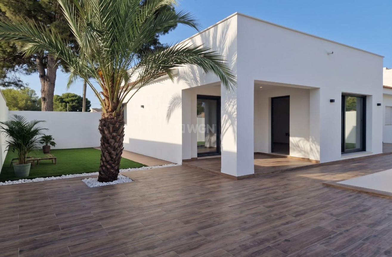 Resale - Villa - Torrevieja - Los Balcones - Los Altos del Edén
