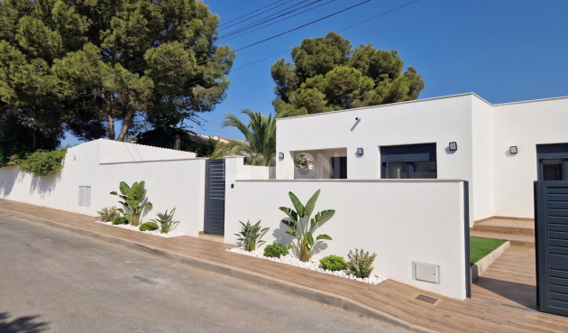 Resale - Villa - Torrevieja - Los Balcones - Los Altos del Edén