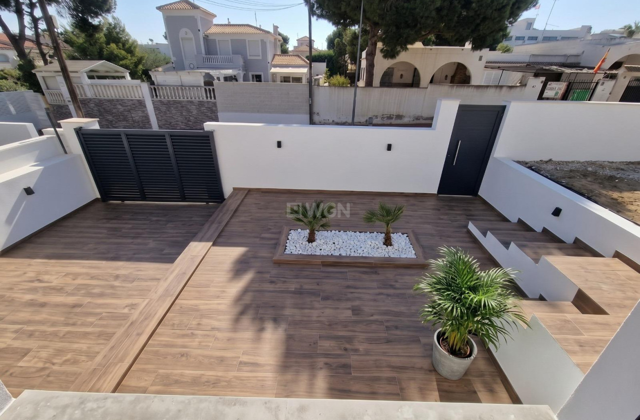 Resale - Villa - Torrevieja - Los Balcones - Los Altos del Edén