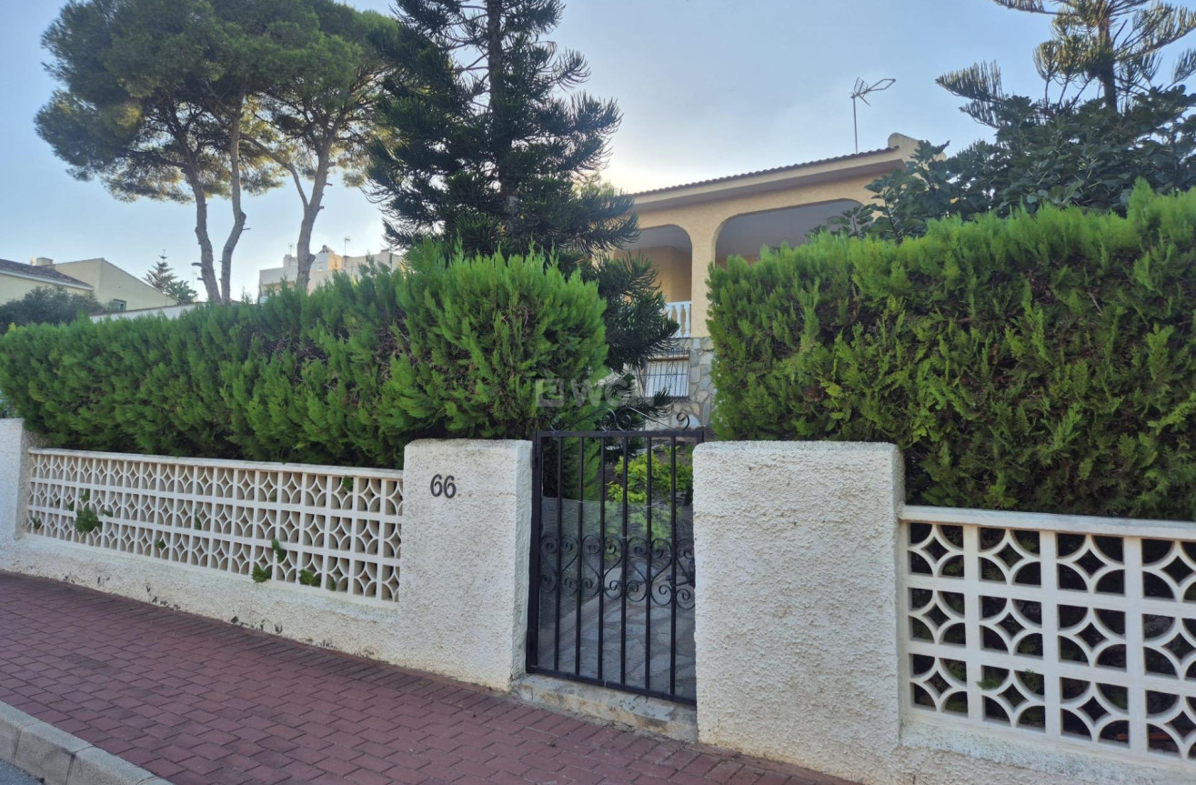 Wiederverkauf - Villa - Torrevieja - Los Balcones - Los Altos del Edén