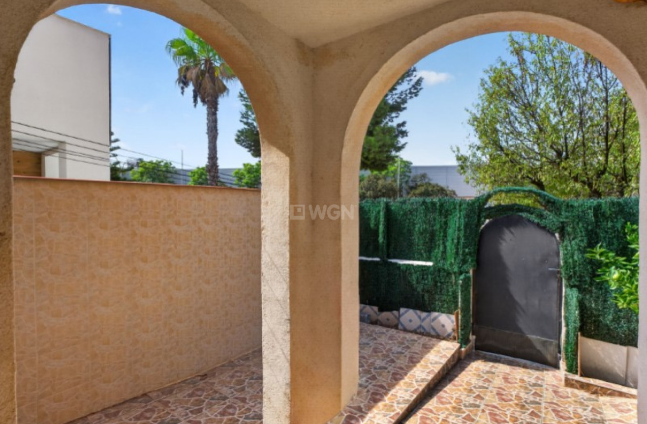 Odsprzedaż - Kamienica - Torrevieja - Costa Blanca