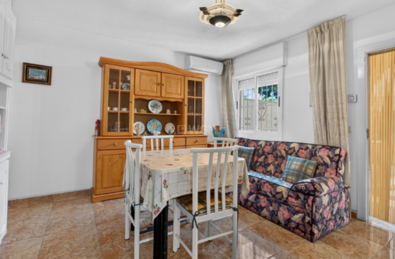 Odsprzedaż - Kamienica - Torrevieja - Costa Blanca
