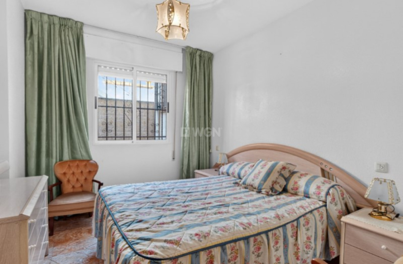 Odsprzedaż - Kamienica - Torrevieja - Costa Blanca