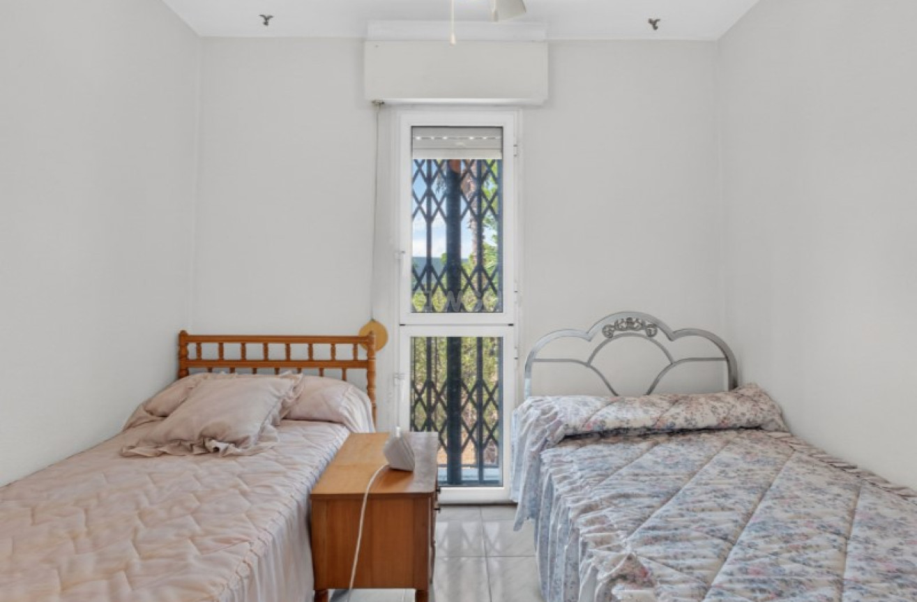 Odsprzedaż - Kamienica - Torrevieja - Costa Blanca