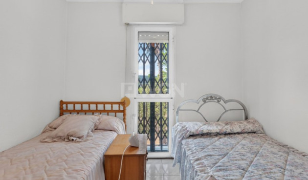 Odsprzedaż - Kamienica - Torrevieja - Costa Blanca