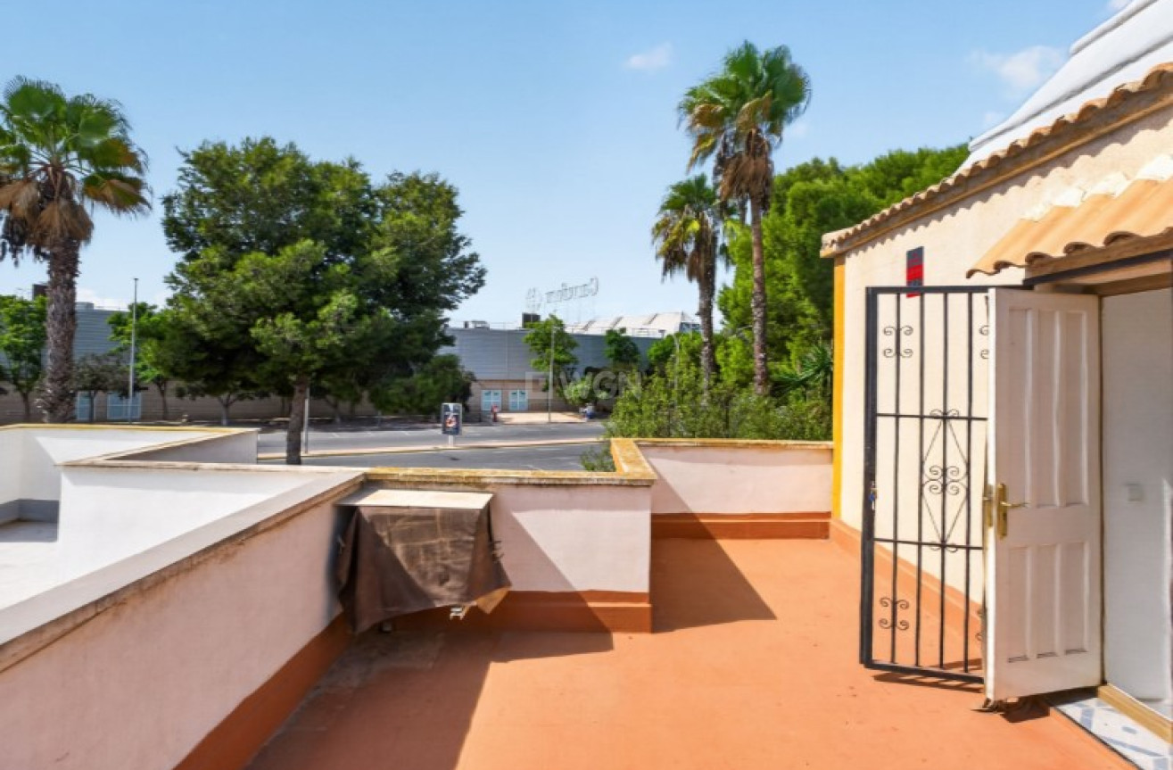 Odsprzedaż - Kamienica - Torrevieja - Costa Blanca