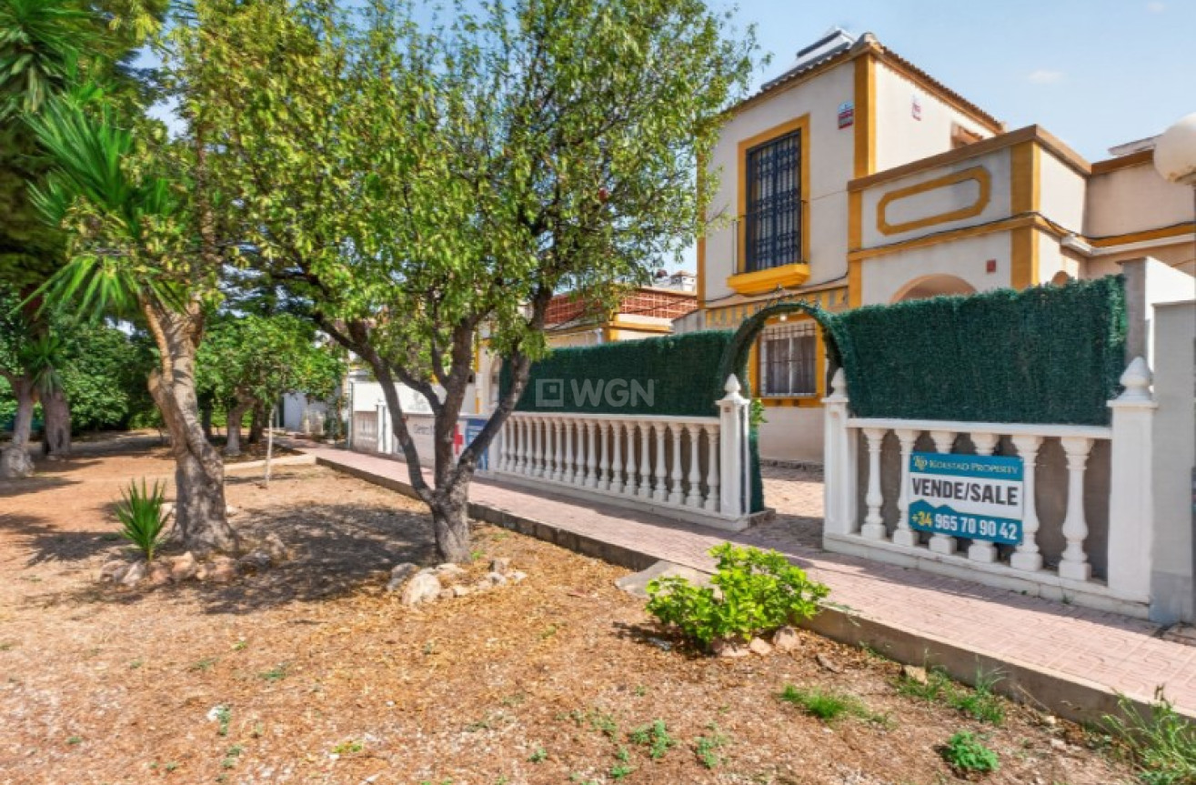 Odsprzedaż - Kamienica - Torrevieja - Costa Blanca