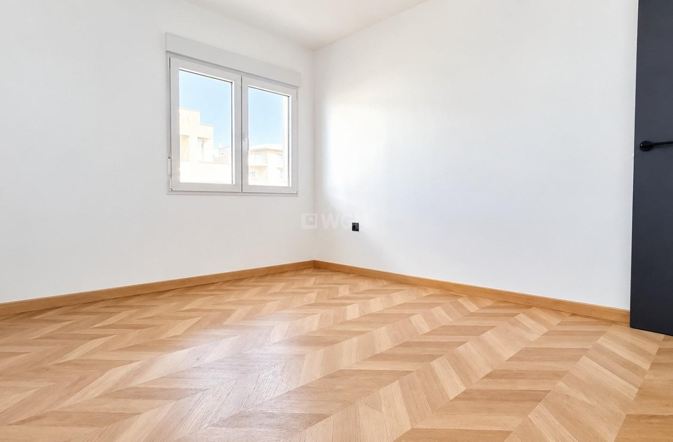 Resale - Apartment / flat - Torrevieja - Playa del Cura