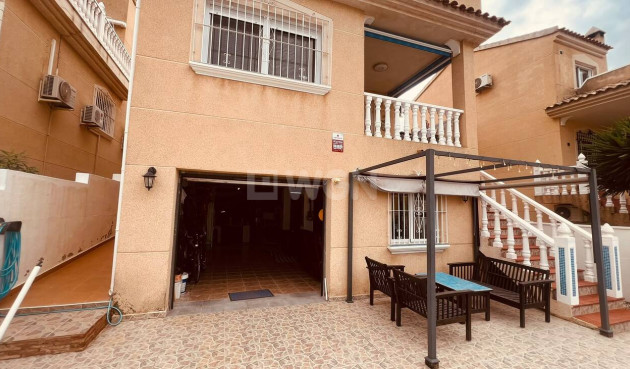 Odsprzedaż - Villa - Villamartin - Costa Blanca