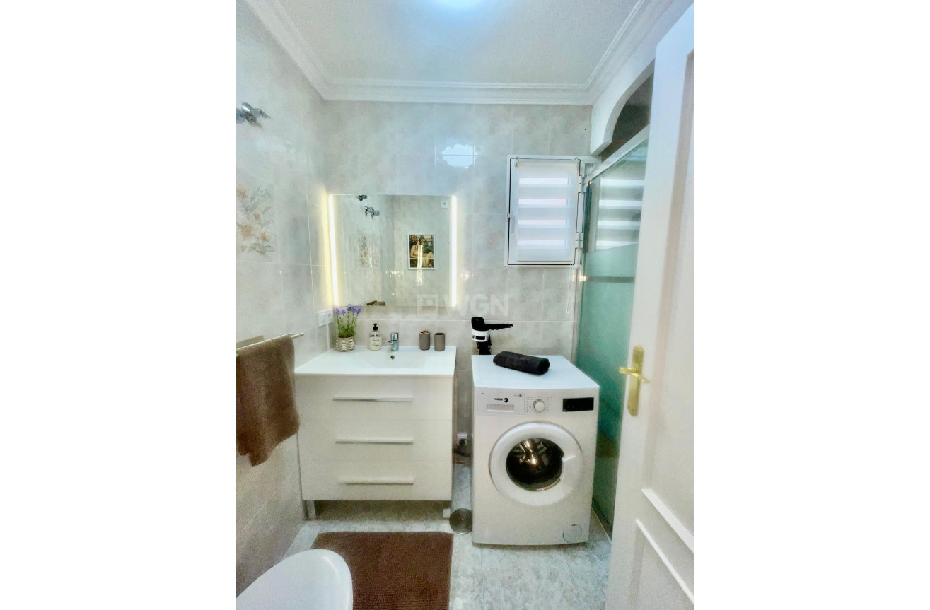 Resale - Apartment / flat - Torrevieja - Estacion De Autobuses