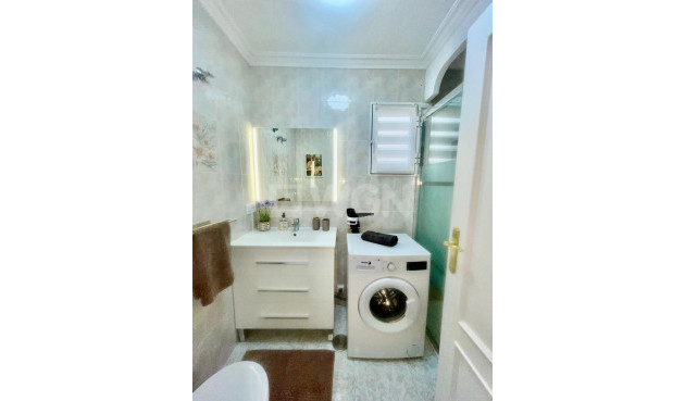 Resale - Apartment / flat - Torrevieja - Estacion De Autobuses