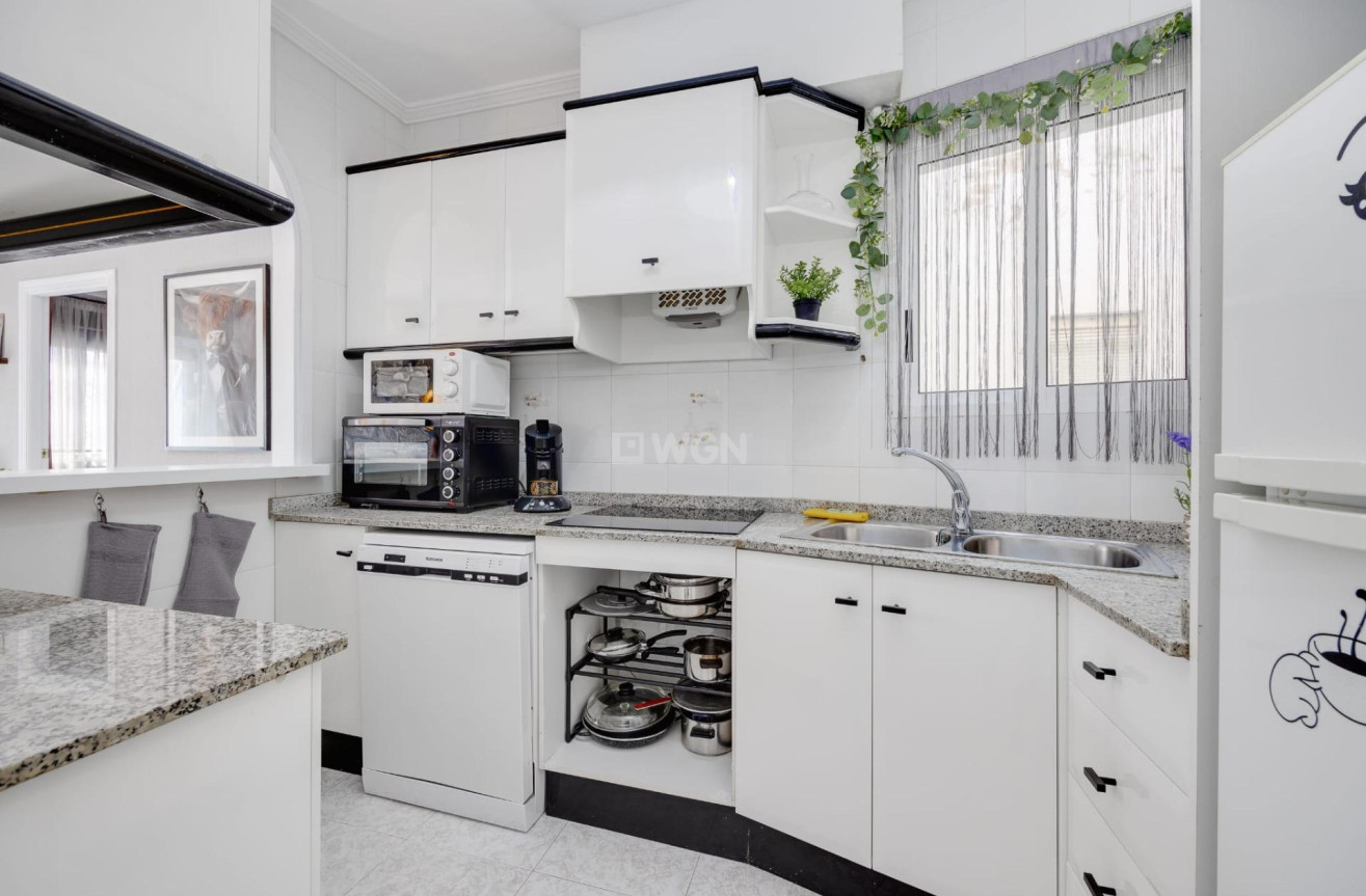 Resale - Apartment / flat - Torrevieja - Estacion De Autobuses
