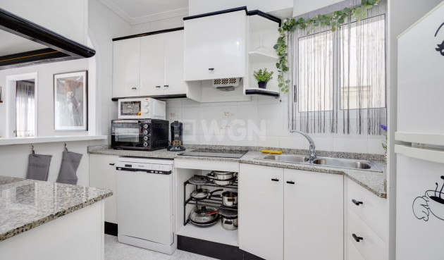 Resale - Apartment / flat - Torrevieja - Estacion De Autobuses