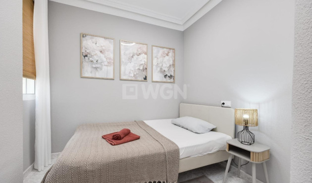 Resale - Apartment / flat - Torrevieja - Estacion De Autobuses