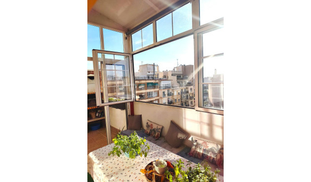 Odsprzedaż - Mieszkanie w bloku - Torrevieja - Centro