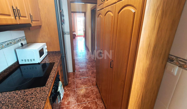 Odsprzedaż - Mieszkanie w bloku - Torrevieja - Centro