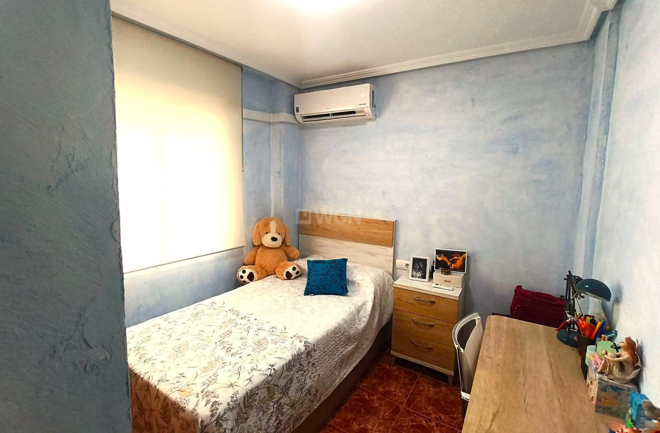 Odsprzedaż - Mieszkanie w bloku - Torrevieja - Centro