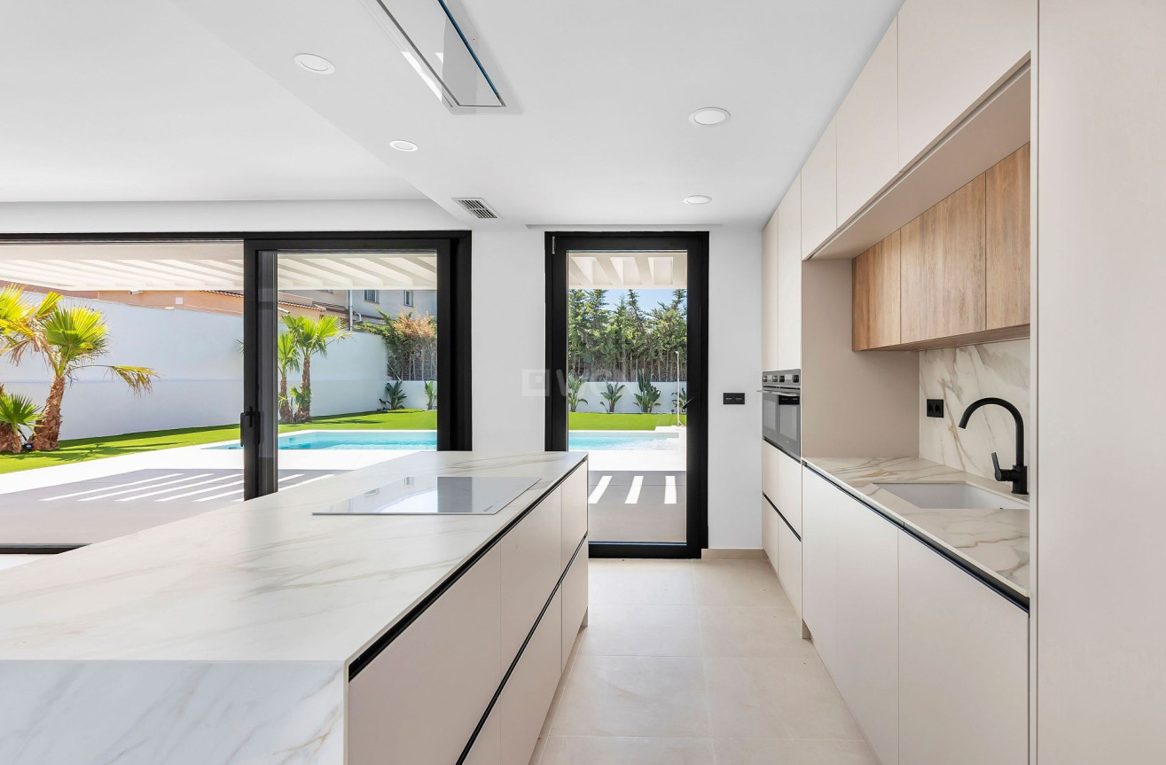Odsprzedaż - Villa - Torrevieja - Costa Blanca