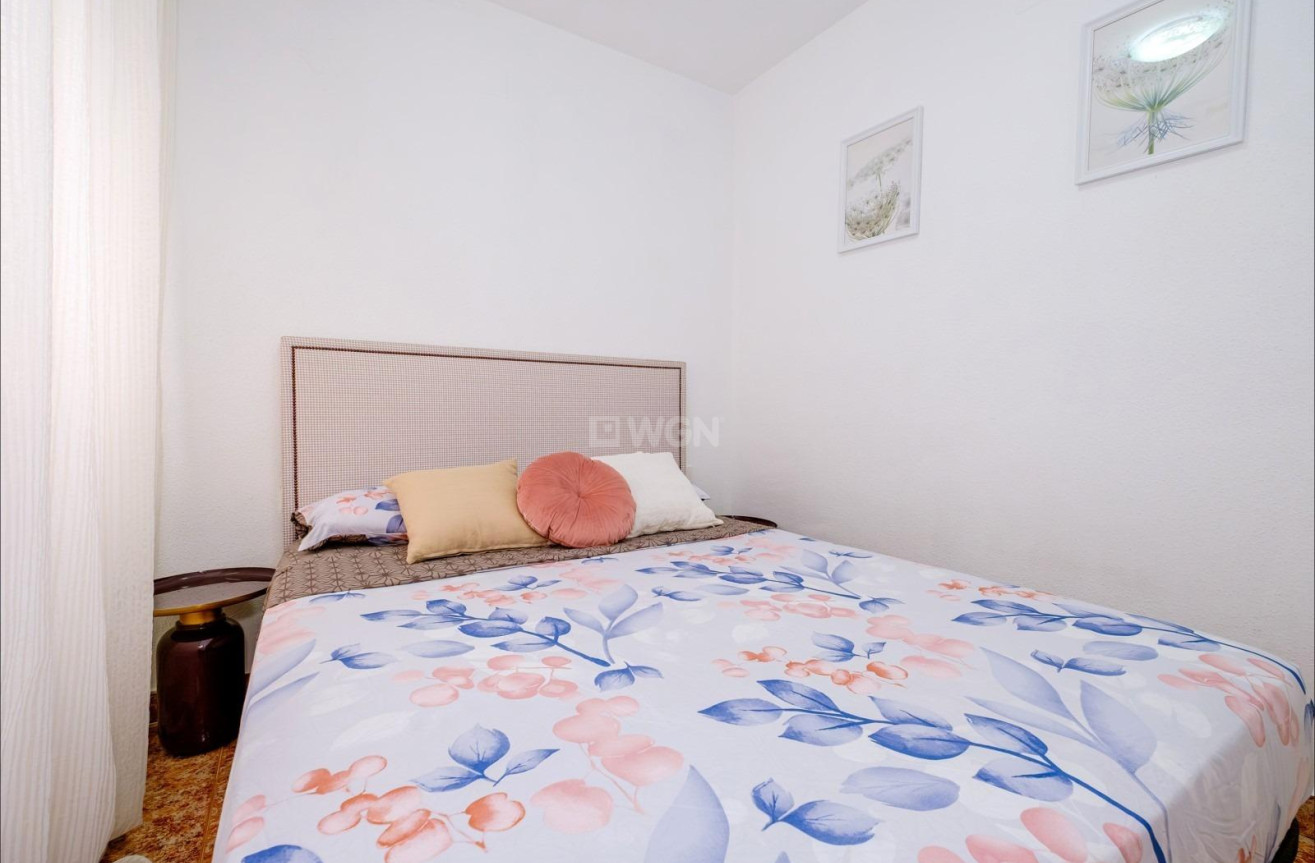 Odsprzedaż - Mieszkanie w bloku - Torrevieja - Playa del Cura