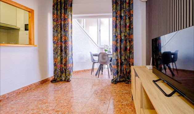 Odsprzedaż - Mieszkanie w bloku - Torrevieja - Playa del Cura