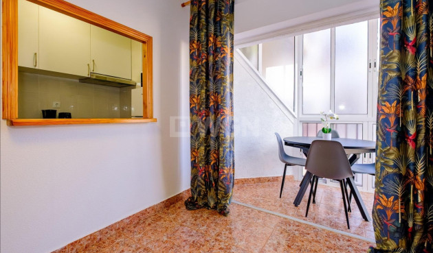 Odsprzedaż - Mieszkanie w bloku - Torrevieja - Playa del Cura
