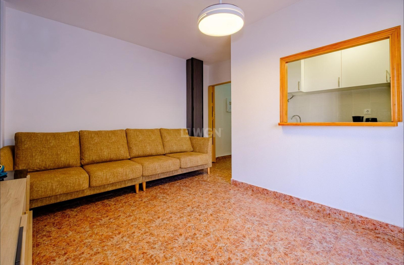 Odsprzedaż - Mieszkanie w bloku - Torrevieja - Playa del Cura