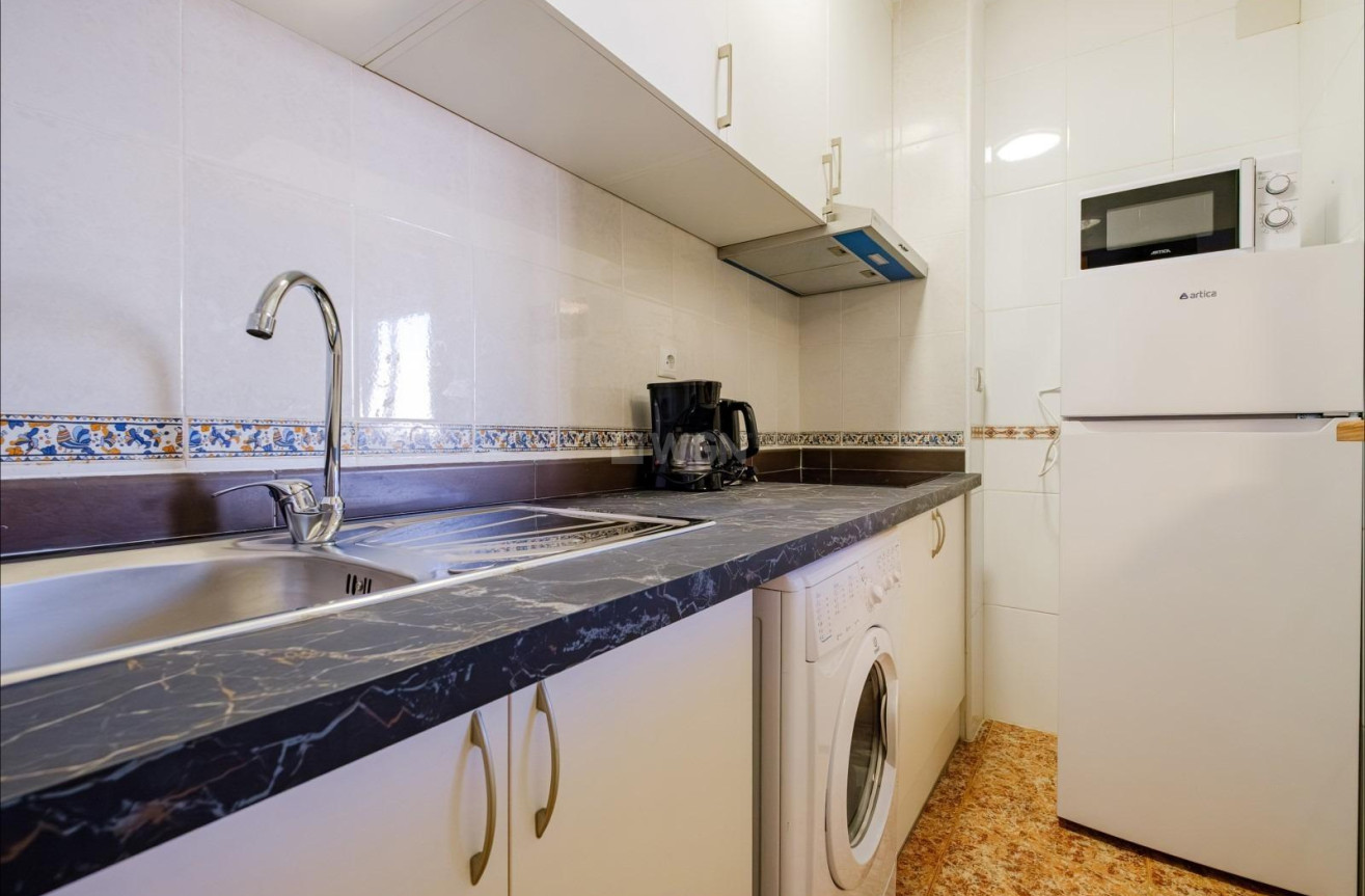 Odsprzedaż - Mieszkanie w bloku - Torrevieja - Playa del Cura
