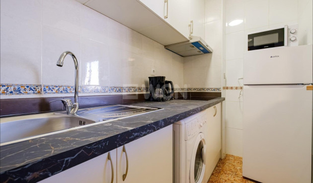 Odsprzedaż - Mieszkanie w bloku - Torrevieja - Playa del Cura