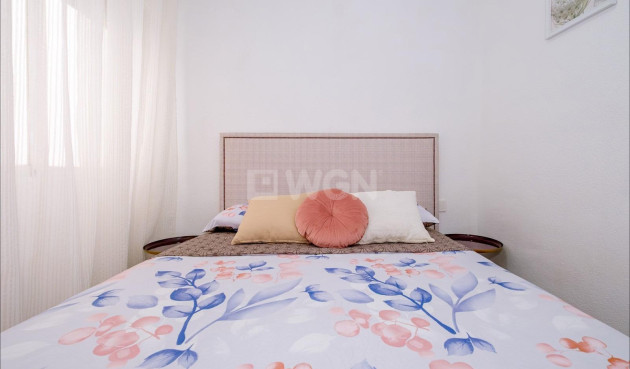 Odsprzedaż - Mieszkanie w bloku - Torrevieja - Playa del Cura