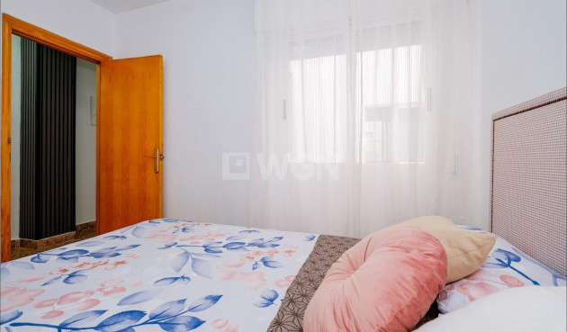 Odsprzedaż - Mieszkanie w bloku - Torrevieja - Playa del Cura