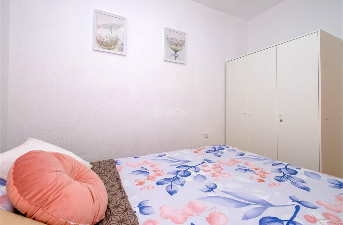 Odsprzedaż - Mieszkanie w bloku - Torrevieja - Playa del Cura
