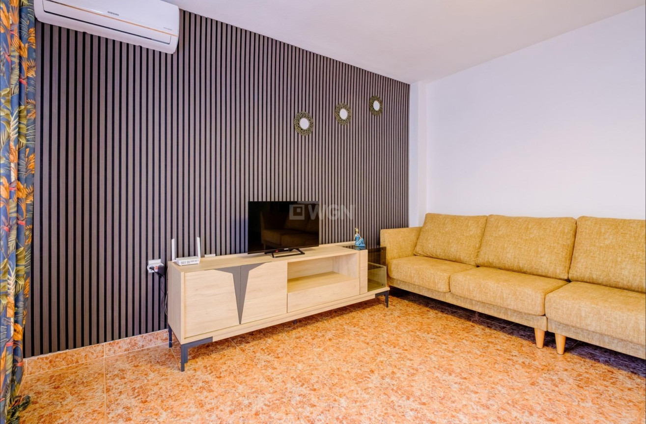 Odsprzedaż - Mieszkanie w bloku - Torrevieja - Playa del Cura