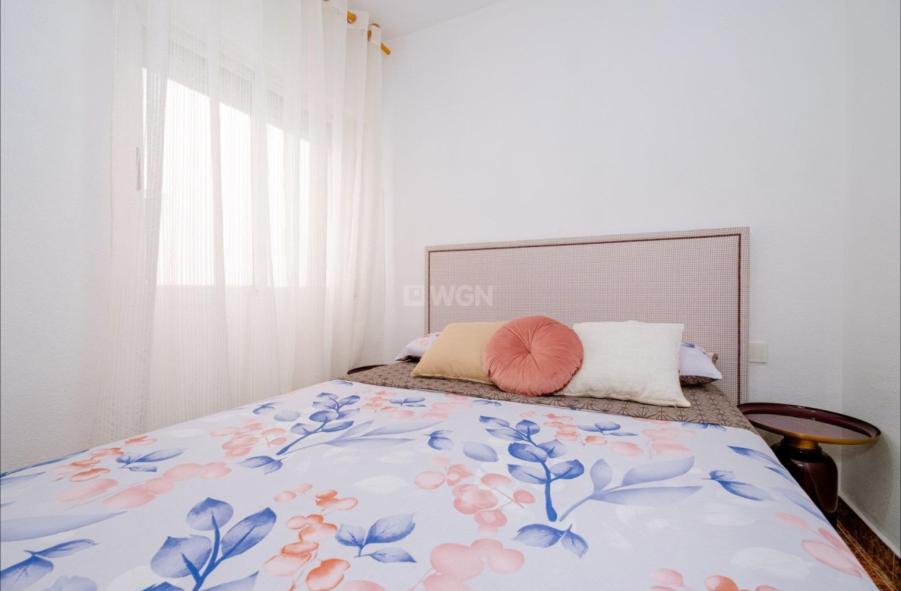 Odsprzedaż - Mieszkanie w bloku - Torrevieja - Playa del Cura